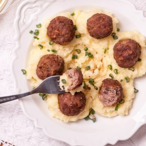 Пържени кюфтета с картофена салата 2бр. - 400 гр.